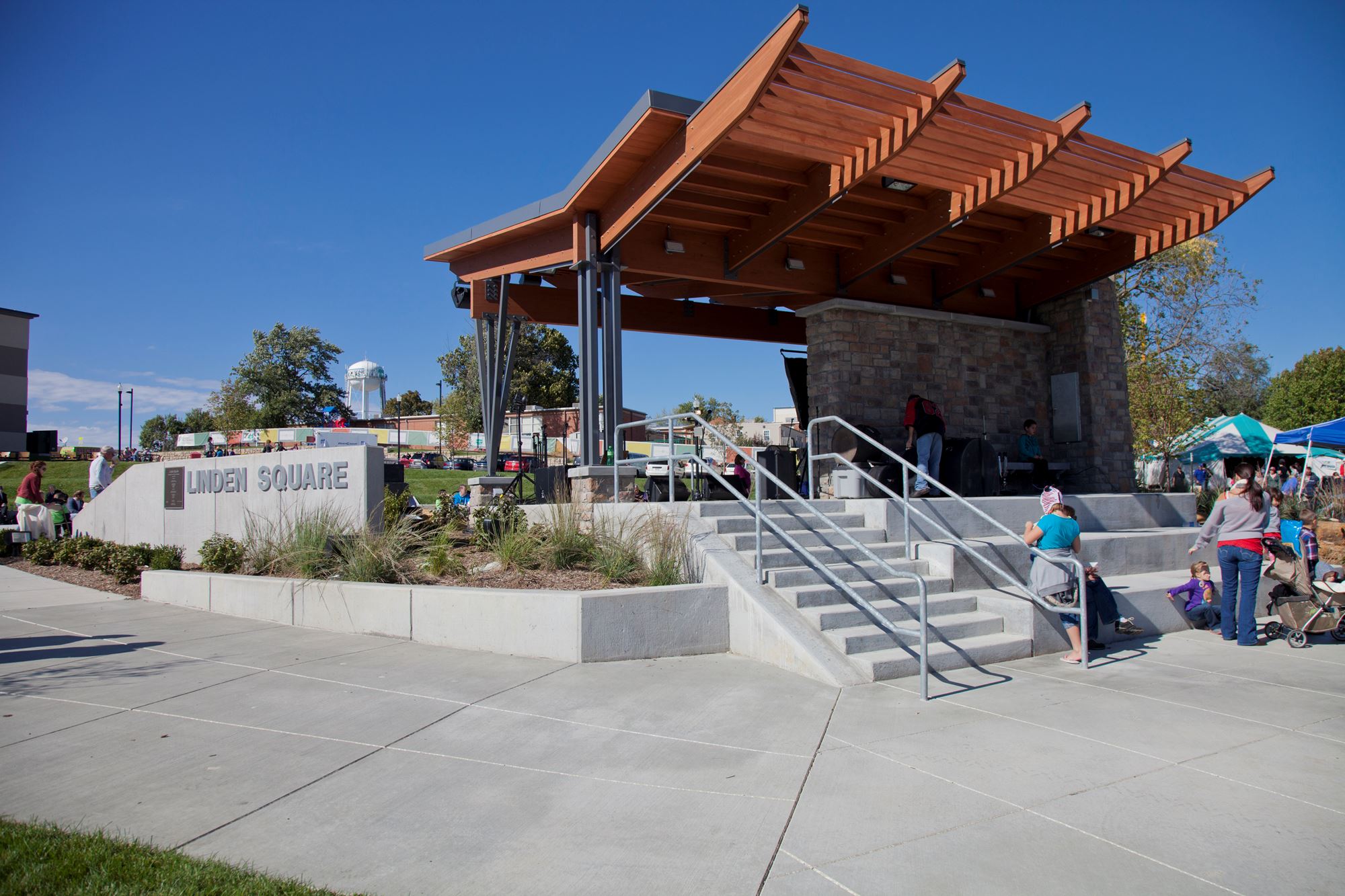 Linden Square Amphitheater at Gladstone Village Center